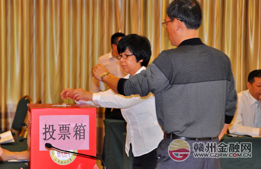 市中国人寿李德荣当选市保协第四届理事会会长