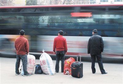 中国强征五险 企业负担加重引发降薪裁员担忧