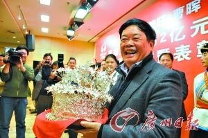 富豪捐款两亿提最苛刻条件 开国内捐款问责先河