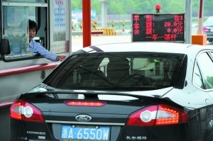 四个被曝光收费站照收“买路钱”