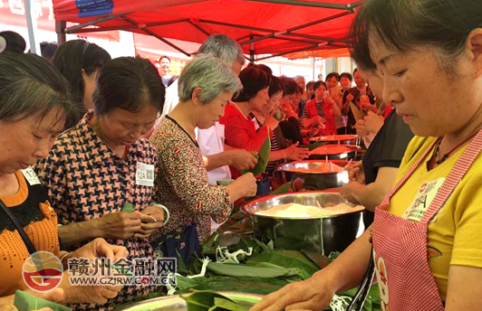 千人包粽子欢度端午 棕叶飘香满虔城