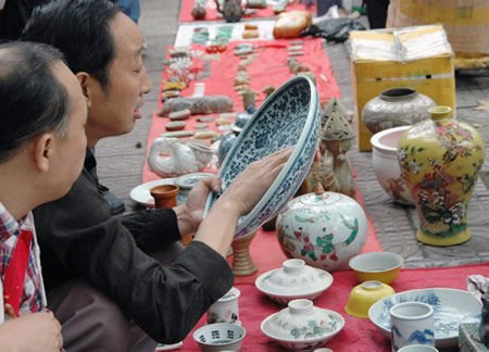 收藏市场的大乱局：古玩市场99%都是违法交易 
