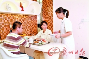 豪华“月子”套餐到底贵在哪