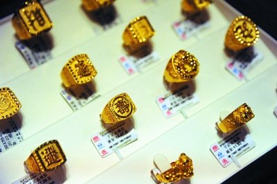 组图:黄金热销迎