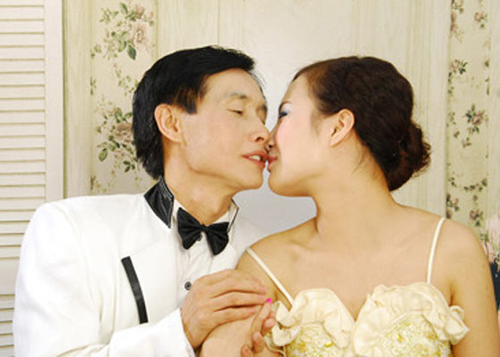 邓建国奇特的婚宴场面