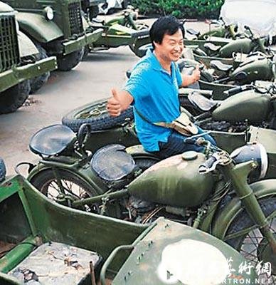 山西民间收藏达人十年“收养”近百台的老车