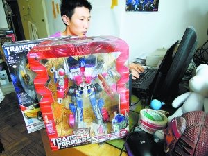 人大毕业生卖“变3”玩具三周赚了10万