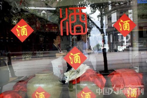 揭秘“假茅台”市场：防伪胶帽150元一个