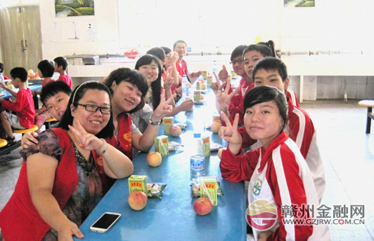 赣州银行广场支行与特殊儿童共度中秋佳节