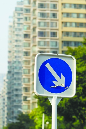 银监会主席刘明康：房价跌四成 银行风险可控