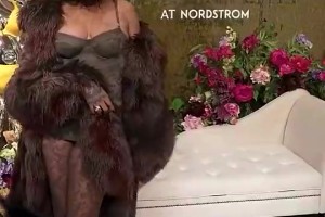 詹姆斯知名迷妹蕾哈娜，这身穿搭什么水平？🙈